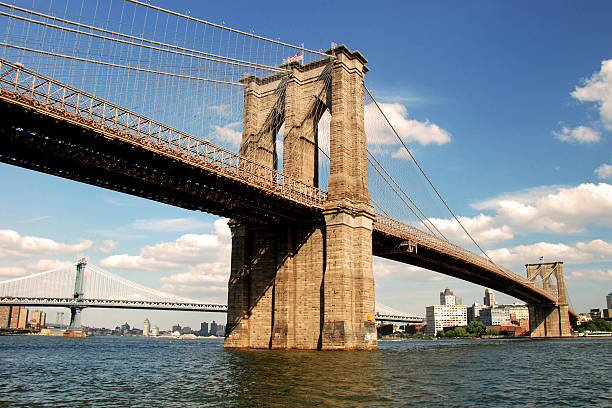 ponte de brooklyn em nova york city - brooklyn bridge bridge brooklyn stone imagens e fotografias de stock