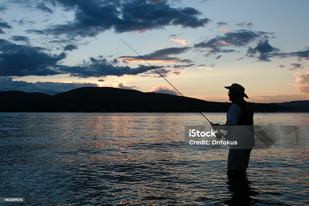 Pescador Silueta al atardecer - Foto de stock de Captura de peces libre de derechos