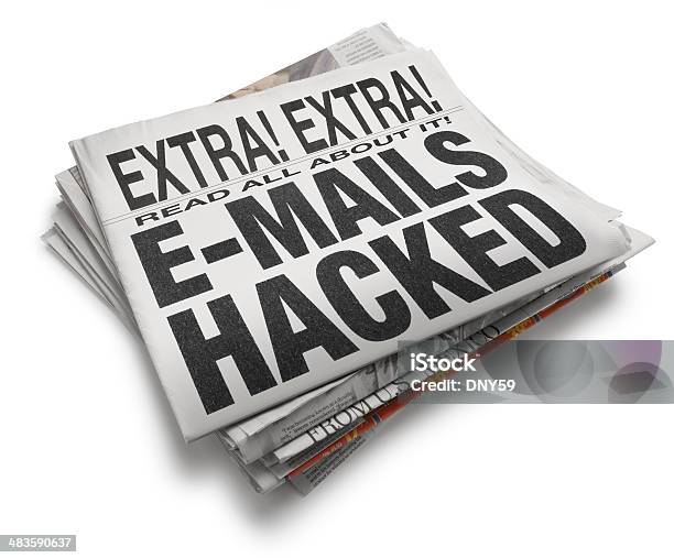 Correo Electrónico Hacked Titular De Periódico Sobre Fondo Blanco Foto de stock y más banco de imágenes de Delito informático