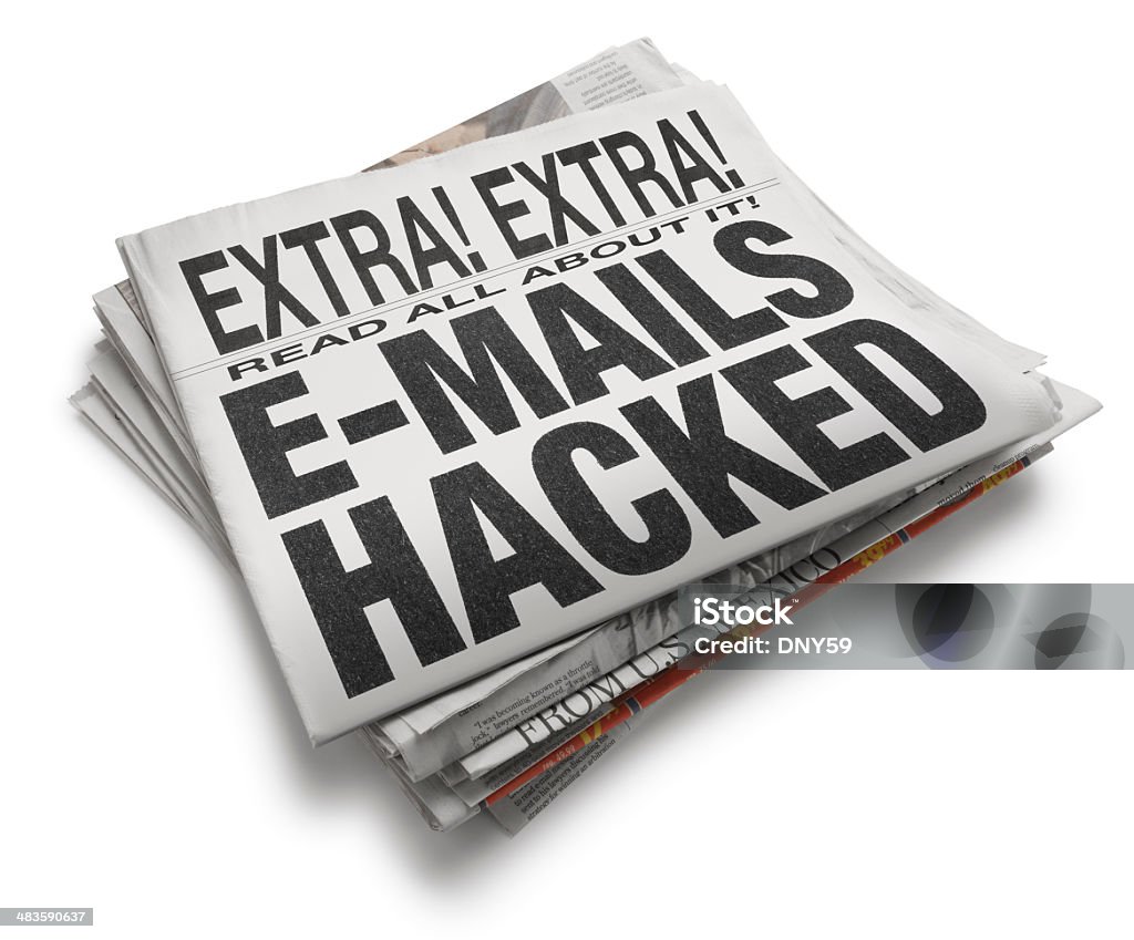 E-mails Hacked primeira página de jornal em fundo branco - Foto de stock de Crime de computação royalty-free