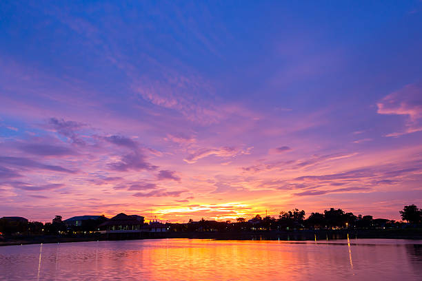 夕暮れの湖です。 - lake sunset lake dusk water ストックフォトと画像