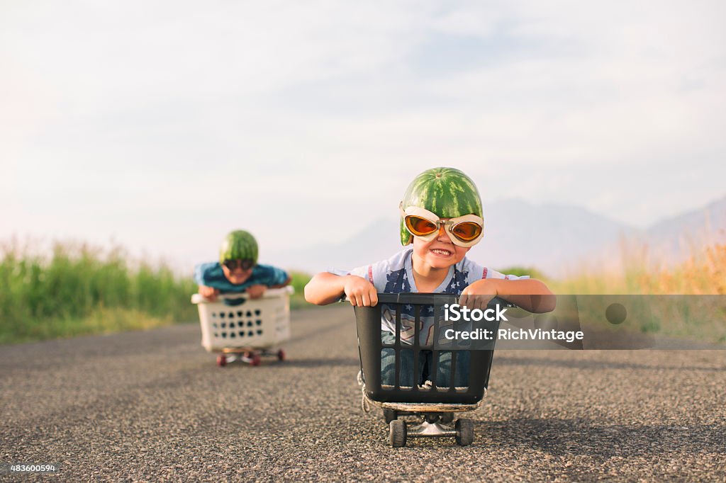 Jungen Racing Helme mit Wassermelone - Lizenzfrei Kind Stock-Foto