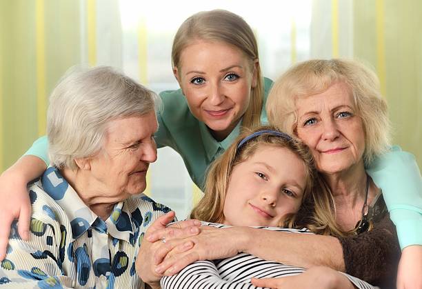 cuatro generaciones de mujeres. feliz familia. - women middle aging process covering fotografías e imágenes de stock