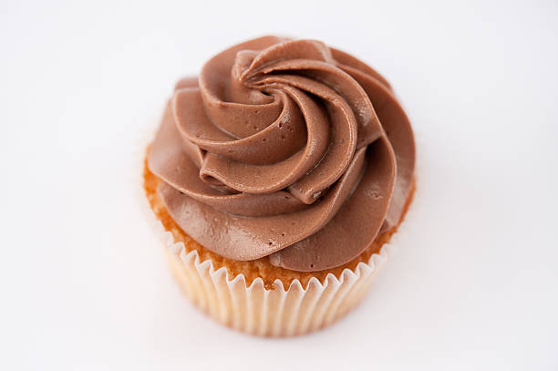 istock Beautiful cupcakes with chocolate cream 483613106
