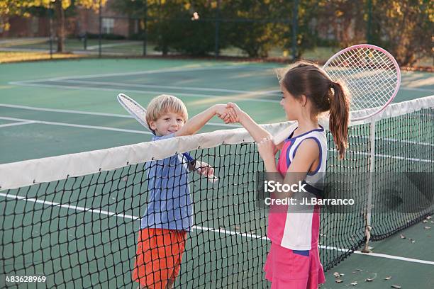 Photo libre de droit de Esprit Sportif banque d'images et plus d'images libres de droit de Tennis - Tennis, Amitié, Enfant