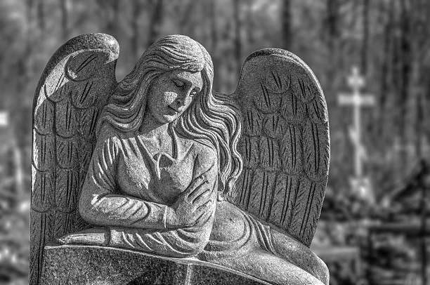 cemetry 안젤 황후상 - sculpture angel women cemetery 뉴스 사진 이미지