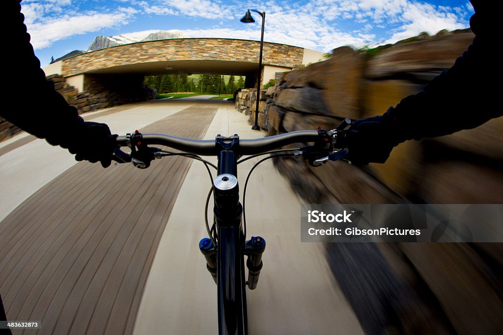 Rocky Mountain Bike caminho - Foto de stock de A caminho royalty-free