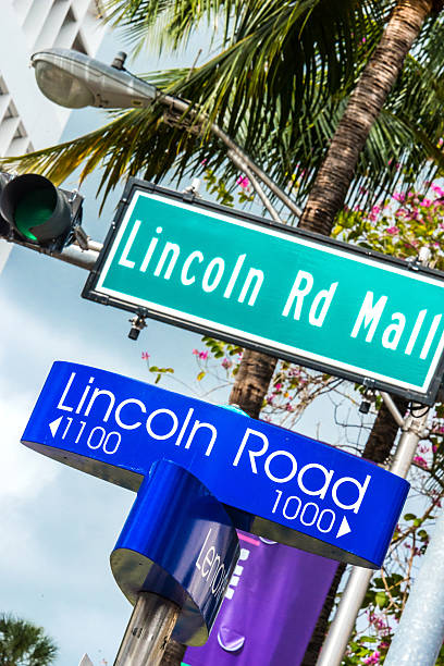 istock Lincoln Road Sign 483633853