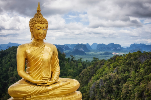 Buda dorado: Tiger Cave templo de Tailandia photo