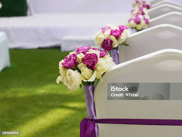 Presiede La Cerimonia Nuziale - Fotografie stock e altre immagini di Assistere - Assistere, Invitato a un matrimonio, Matrimonio
