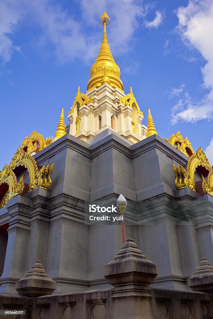 Золотой ступа в Doi Mae Salong, Таиланд. - Стоковые фото Абстрактный роялти-фри