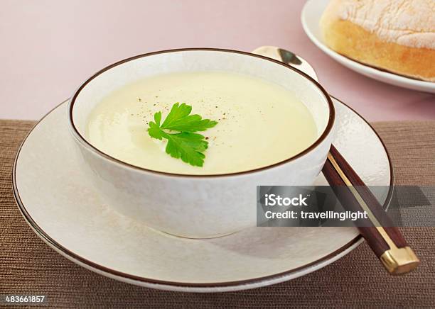 Sopa De Couveflor - Fotografias de stock e mais imagens de Colher - Talheres - Colher - Talheres, Comida, Comida e Bebida