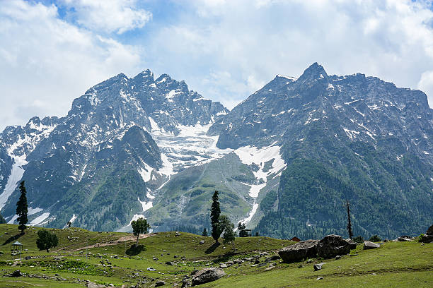 istock Mountain view of Sonamarg, Kashmir, India 483667794