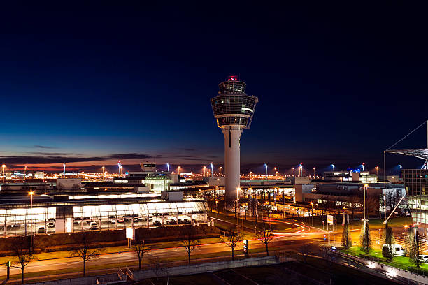 Aéroport de Munich de nuit - Photo