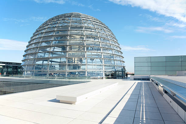 reichstag dome, berlin modernen achitecture - cupola stock-fotos und bilder