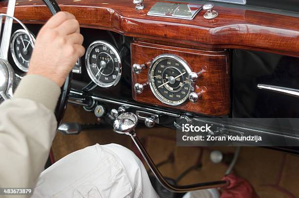 Foto de Dirigindo Carro Vintage e mais fotos de stock de Carro antigo - Carro antigo, Alta Sociedade, Carro