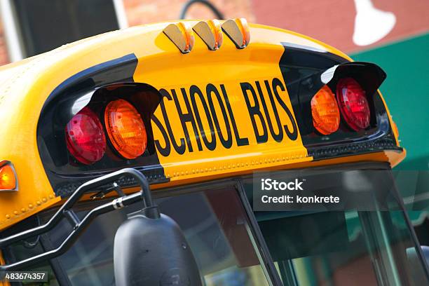 Foto de Ônibus Escolar e mais fotos de stock de Amarelo - Amarelo, Educação, Fotografia - Imagem