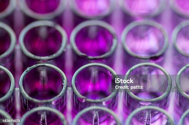 Le Provette - Fotografie stock e altre immagini di DNA - DNA, Viola - Colore, Becher graduato