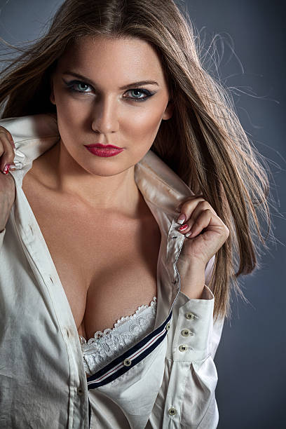 istock Gorgeous sexy woman 483675499