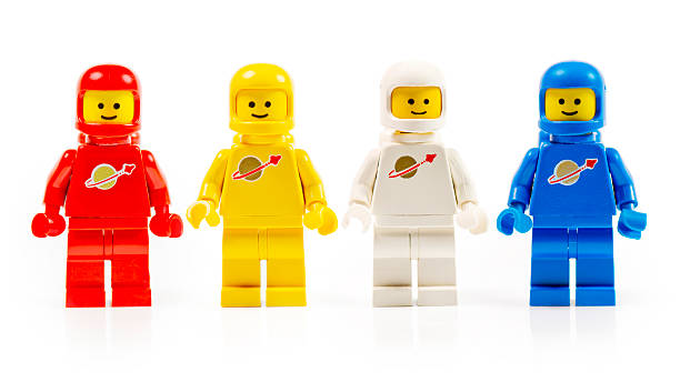 различные астронавт lego мини-данные изолирован на белом. - toy figurine plastic editorial стоковые фото и изображения