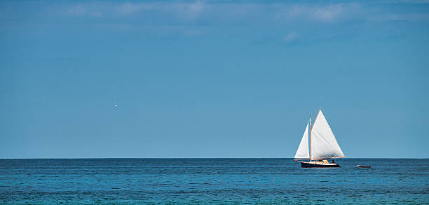 voile baie de cap cod - august cape cod massachusetts new england photos et images de collection