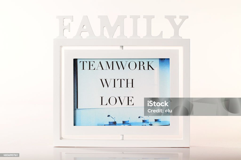Familie Zusammenarbeit mit Liebe auf weißen Konzeptionelle Schuss - Lizenzfrei Allegorie Stock-Foto