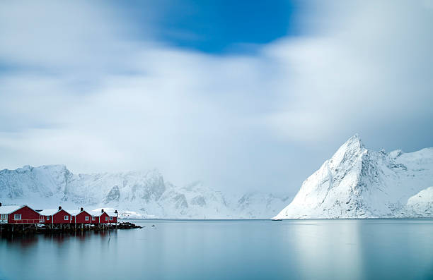 , ilhas lofoten hamnøy harbour - noruega - fotografias e filmes do acervo