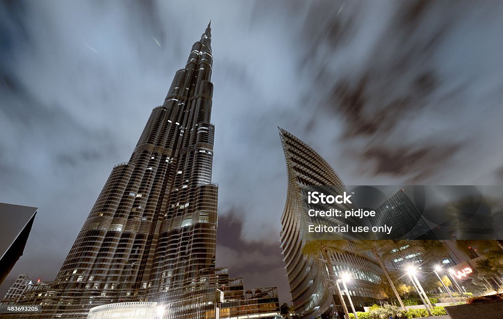 Burj Khalifa Dubai di notte - Foto stock royalty-free di Acciaio