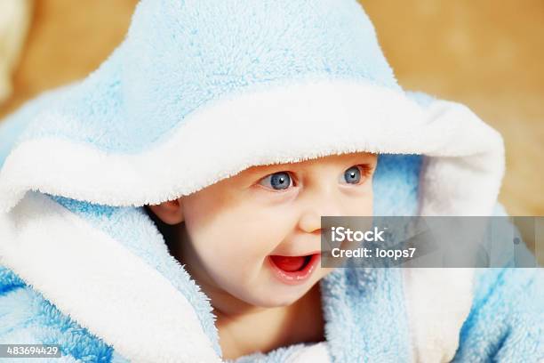 Piccolo Bambino Baby - Fotografie stock e altre immagini di 2-5 Mesi - 2-5 Mesi, 6-11 Mesi, Allegro