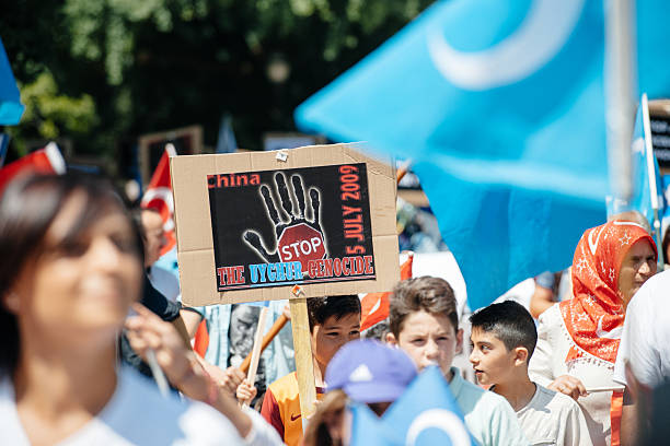 gli attivisti dei diritti umani di protesta uyghur - uighur foto e immagini stock
