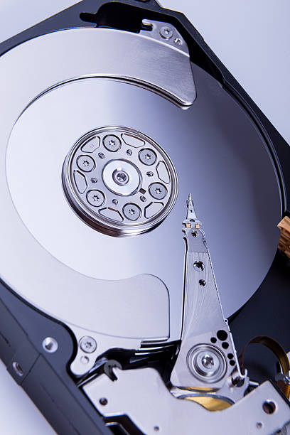 gros plan d'open ordinateur disque dur - open harddisk photos et images de collection