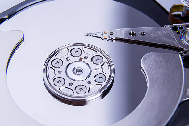 gros plan d'open ordinateur disque dur - open harddisk photos et images de collection