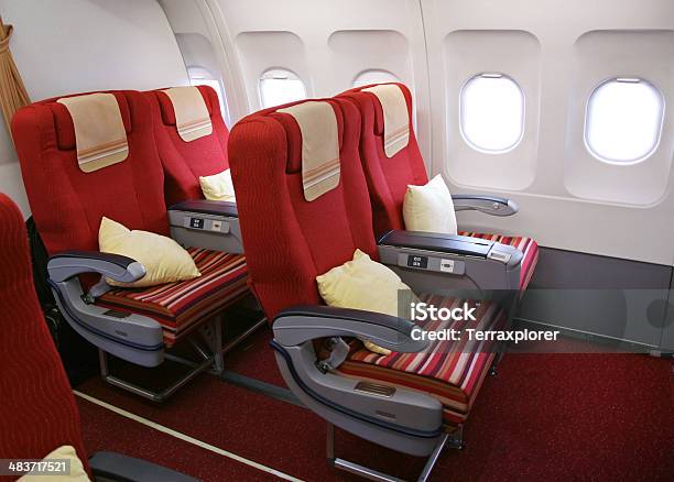 Lugares Vazios De Avião - Fotografias de stock e mais imagens de Almofada - Roupa de Cama - Almofada - Roupa de Cama, Antecipação, Assento de Veículo