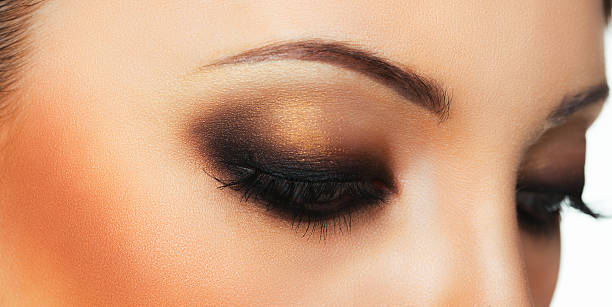 istock Closeup of beautiful eye with makeup 483718033