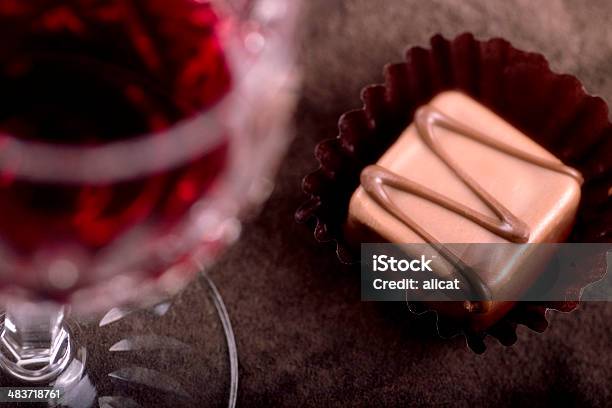 Cioccolato - Fotografie stock e altre immagini di Cioccolato - Cioccolato, Vino, Vino rosso
