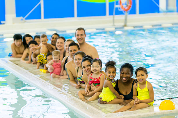 istock Families at the pool 483719983
