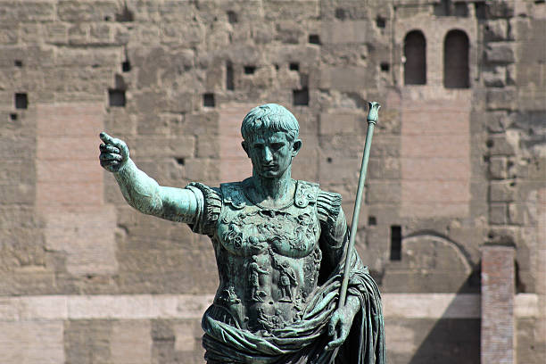 roman 황제 - julius caesar augustus caesar statue rome 뉴스 사진 이미지