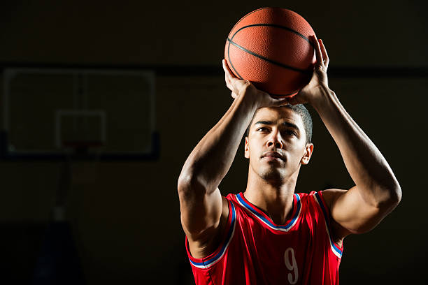 istock Man shooting at the hoop. 483723141