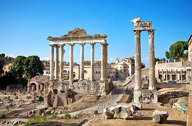 roman forum - het forum van rome stockfoto's en -beelden