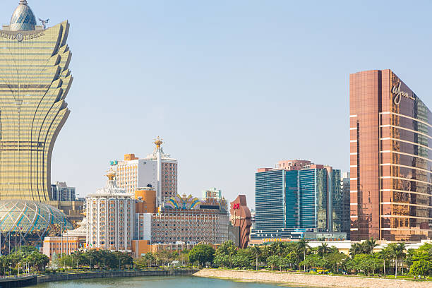 wynn e grand lisboa casinos em macau - editorial tall luxury contemporary imagens e fotografias de stock