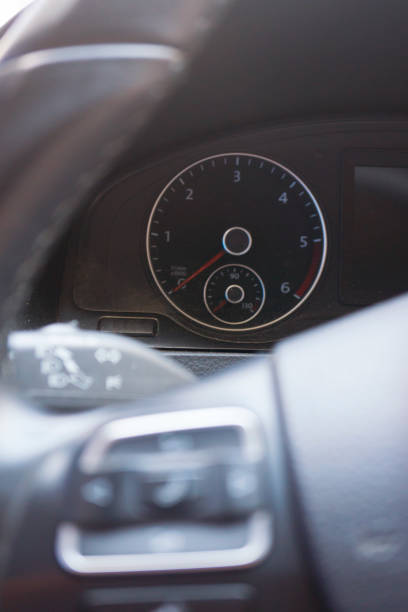 tacómetro-imagen de stock - learning to drive gauge car piloting fotografías e imágenes de stock