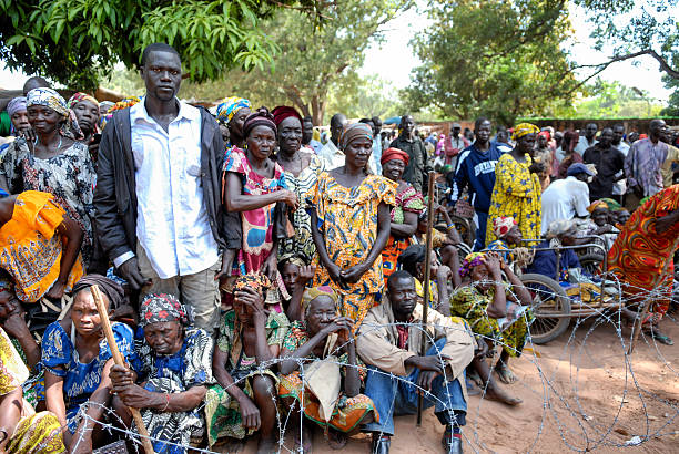 afrikanischer flüchtlinge - unemployment fear depression women stock-fotos und bilder