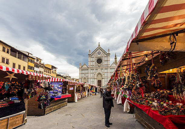 mercado de natal em florença - florence italy imagens e fotografias de stock