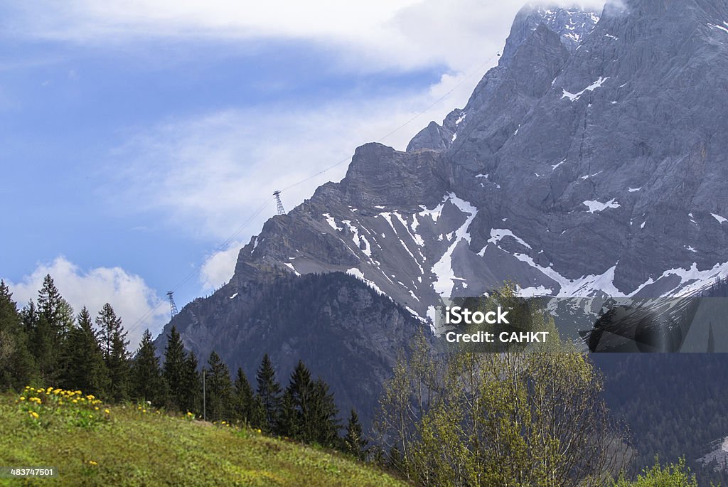 Alpine a las montañas - Foto de stock de Agua libre de derechos