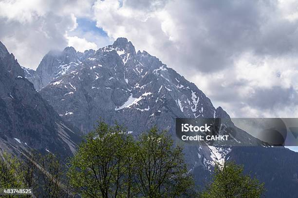 Foto de Alpine Montanha e mais fotos de stock de Alpes europeus - Alpes europeus, Azul, Cena Não-urbana