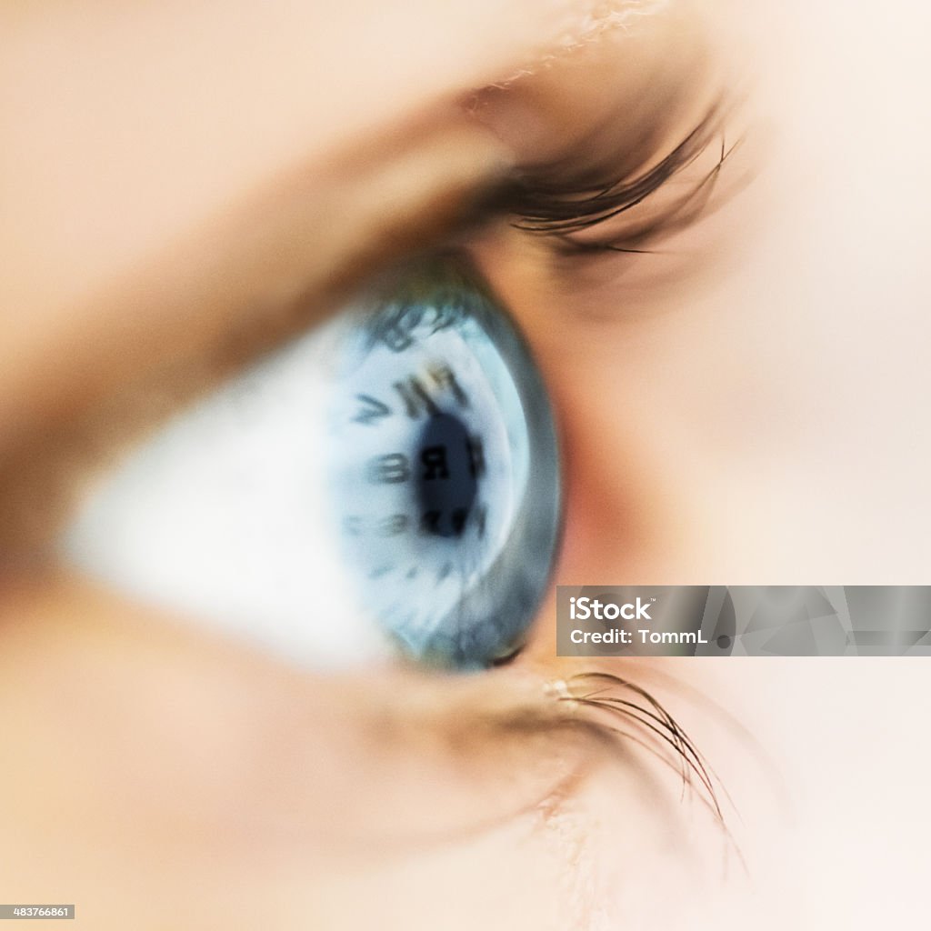 Eye Test Tabelle spiegelt In Augapfel - Lizenzfrei Auge Stock-Foto