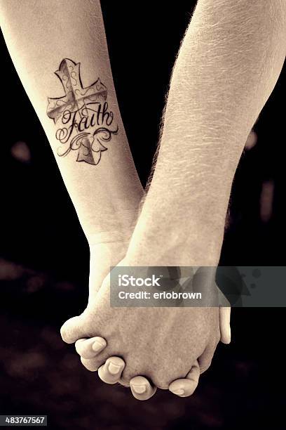 Faith - zdjęcia stockowe i więcej obrazów Tatuaż - Tatuaż, Krzyż - Akcesoria religijne, Chrześcijaństwo