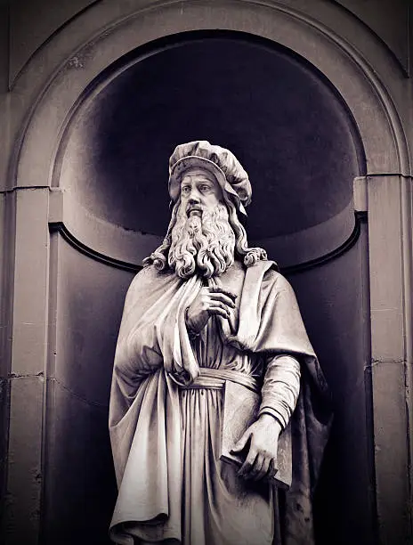 Photo of Statue of Leonardo da Vinci by Luigi Pampaloni