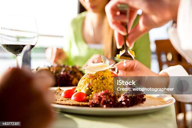 Photo libre de droit de Repas Et Dégustation banque d'images et plus d'images libres de droit de Manger - Manger, Riz - Aliment de base, Adulte