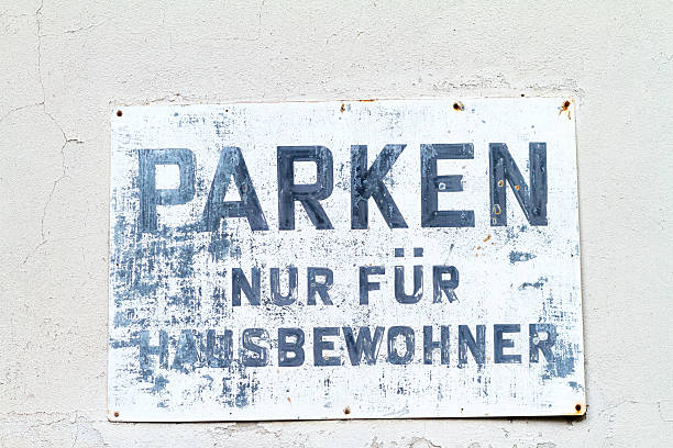 istock Old grunged parking sign 483774946